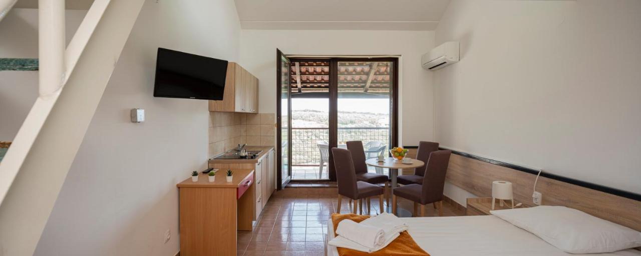 Apartments Hostin Garoful Duga Uvala Pavicini Esterno foto